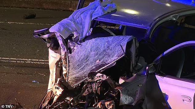 悉尼发生惨烈车祸！奔驰连撞2车侧翻，2人当场死亡，18岁司机逃逸被捕（组图） - 6