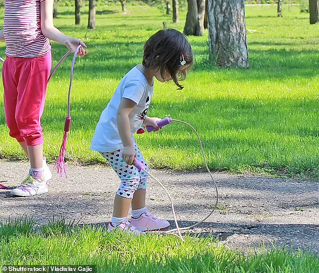 澳3岁儿童无人监管，玩滑梯时遭绳子缠脖失去意识！托儿中心被重罚$9万（组图） - 2