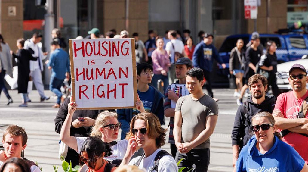 数百抗议者齐聚悉尼Town Hall，呼吁政府应对住房危机（组图） - 2