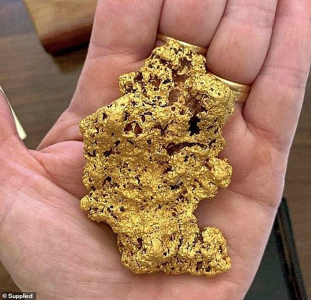 Mahoney's biggest find was a 5 ounce nugget but she also located an ironstone lode which produced ten times that weight. Pictured above is 7 ounce nugget her father found on one of their prospecting trips worth about $20,000
