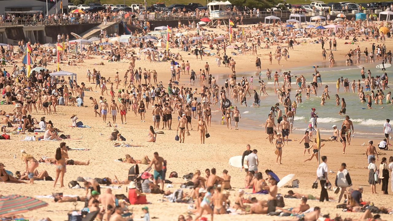 Sydneysiders flock to the beach to cool off in the hot weather. Picture: NCA NewsWire / Jeremy Piper