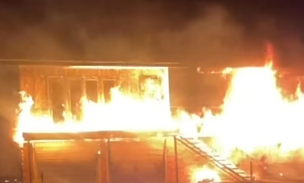 昆州民宅被大火吞噬！火光四射，一人下落不明，邻居被吓坏（视频/组图） - 3