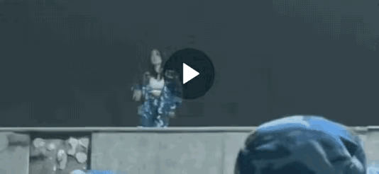视频疯传！高校女生军训跳舞吊带疑故意滑落走光，台下观众惊呼不断（视频/组图） - 3