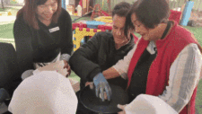 新州州长学做月饼，与华人区幼儿园师生共庆中秋
