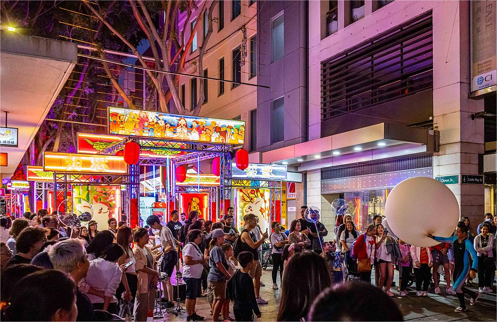 悉尼节日潮来袭，吃喝玩乐俱全！华人区街道热闹非凡，舞狮队合唱团全天表演（组图） - 4