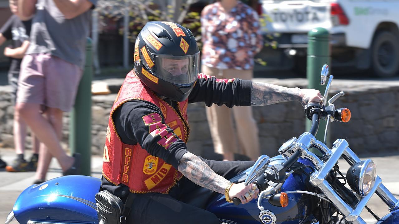 The bikies drew onlookers as the group passed through the regional hub. Picture: NCA NewsWire