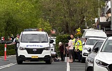 悉尼华人区又爆车祸，白发翁惨被撞倒，老伴当街抹泪
