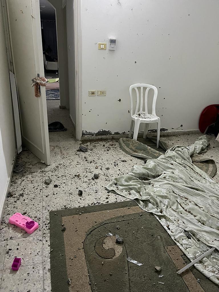阿德莱德男子的父母在附近遭到炮击后住在加沙城的房子里。