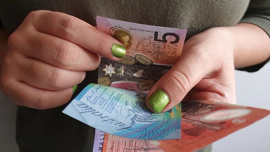 澳洲近80%女性员工会经历“收入冲击”！薪资骤降40%，5年内难以恢复（图） - 2