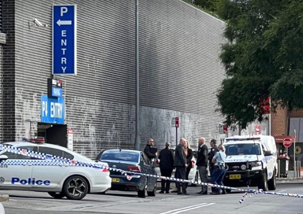悉尼南区商场今早发生枪击案，一男子腿部中弹（组图） - 2