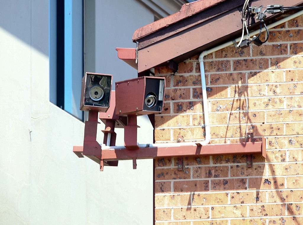 澳华人区惊现“堡垒”！全屋装24个摄像头，18个射灯，屋主：周边全是小偷（组图） - 8