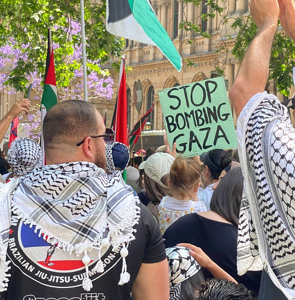 悉尼CBD再次爆发亲巴勒斯坦游行！数千示威者涌向市政厅（视频/组图） - 14