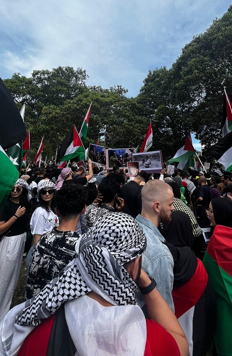 悉尼CBD再次爆发亲巴勒斯坦游行！数千示威者涌向市政厅（视频/组图） - 4