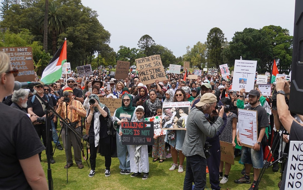 悉尼CBD再次爆发亲巴勒斯坦游行！数千示威者涌向市政厅（视频/组图） - 2