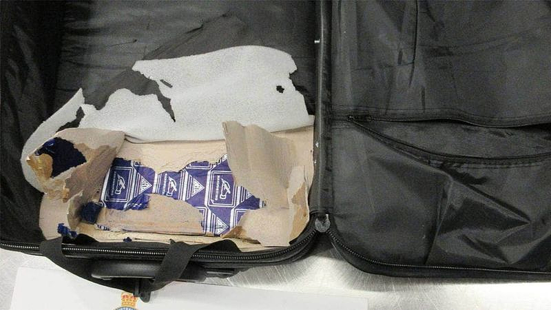 77岁老人受骗成“毒骡”，在澳机场被捕！“以为是领奖，结果却是2公斤毒品”（组图） - 3