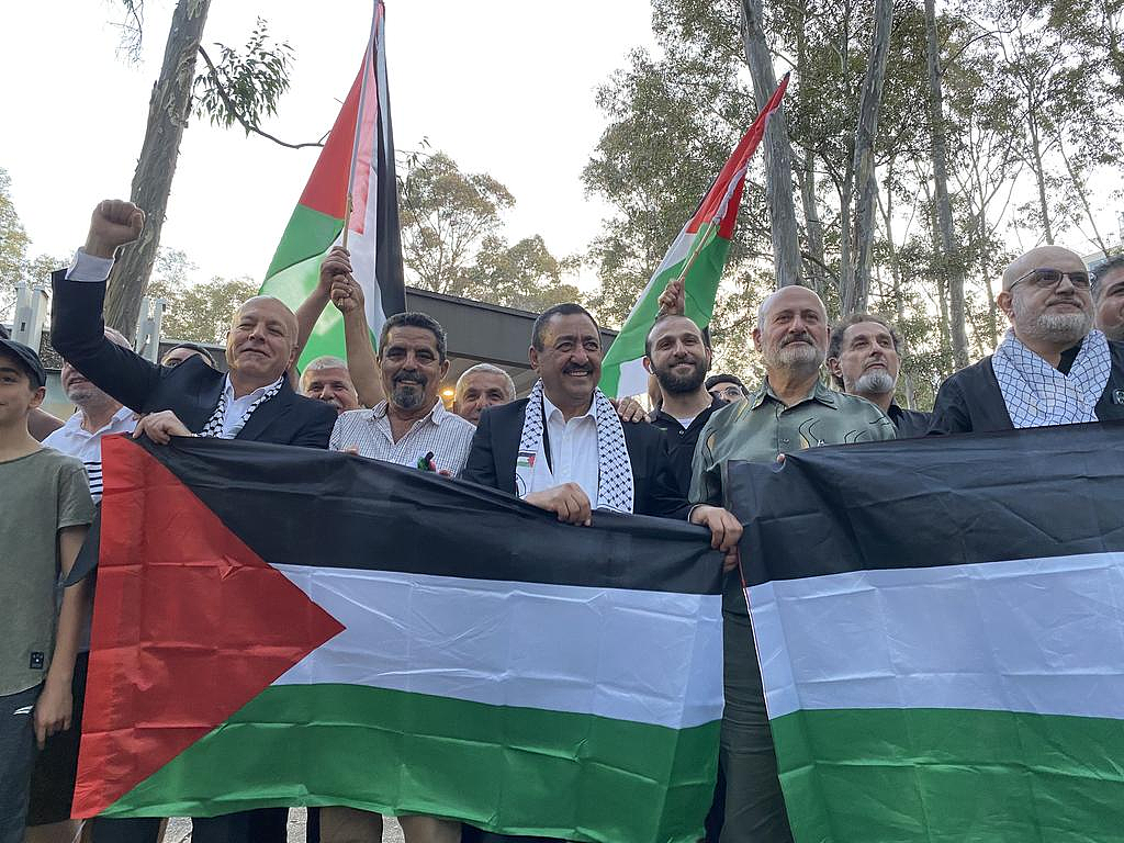 “直到停火！”Bankstown市议会升起巴勒斯坦国旗，围观者鼓掌欢呼（组图） - 4