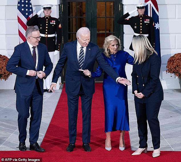 President Joe Biden and First Lady Jill Biden usher Prime Minister Anthony Albanese's partner, Jodie Haydon, to stand next to Mr Albanese, rather than next to Dr Biden