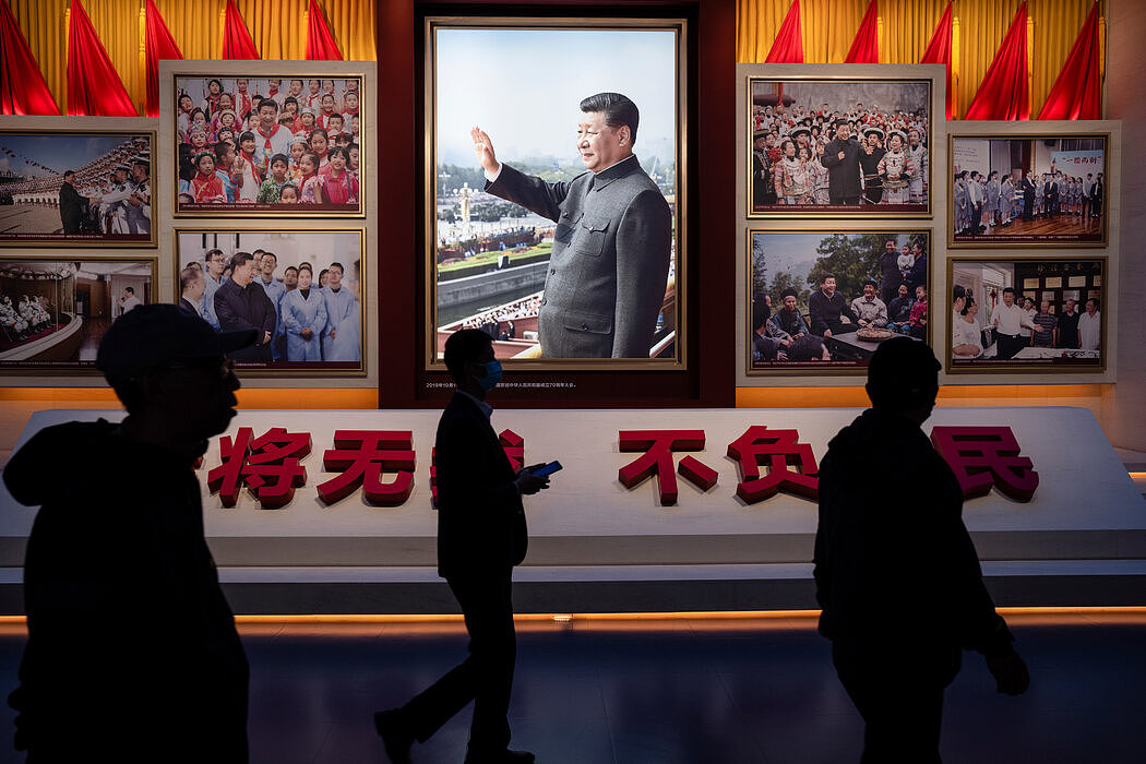 北京中共历史展览馆内的习近平肖像。专家认为习近平的政治地位依然无可撼动。