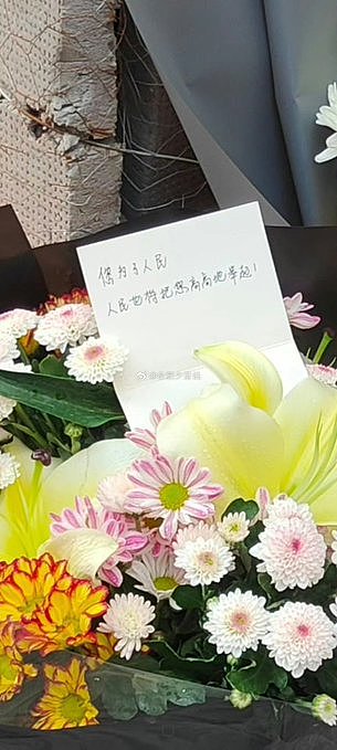 李克强突发心脏病逝世，遗体乘空运抵北京，合肥民众自发前往故居悼念（视频/组图） - 20