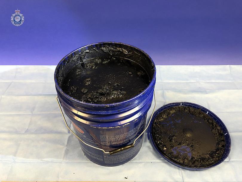 Images of the black paste
