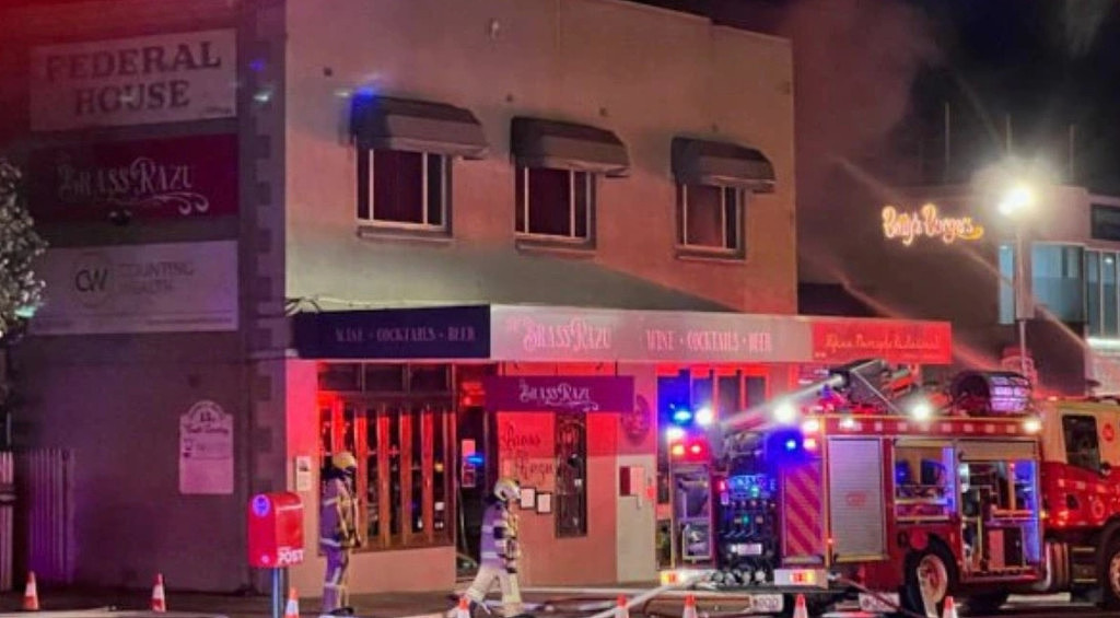墨尔本一大楼起火！数家餐馆受影响，顾客紧急疏散（组图） - 2