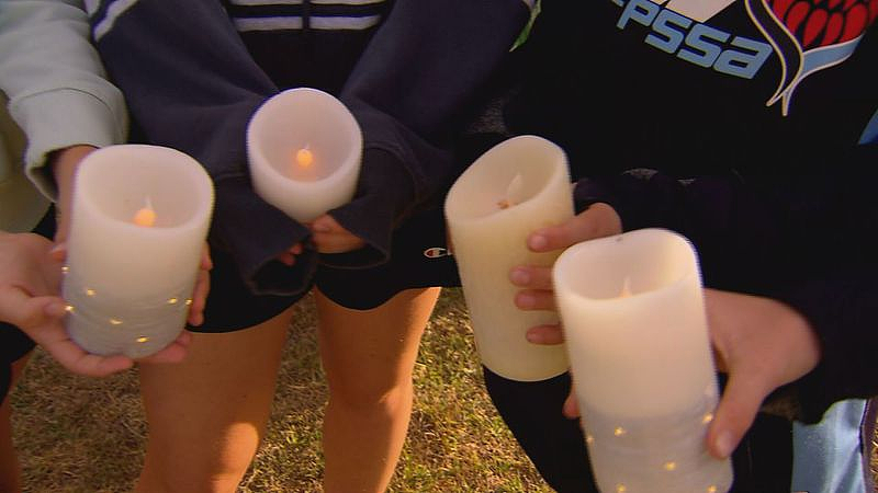 21岁女生横尸悉尼学校浴室，社区举办守夜活动哀悼！疑似发现嫌犯尸体（组图） - 3