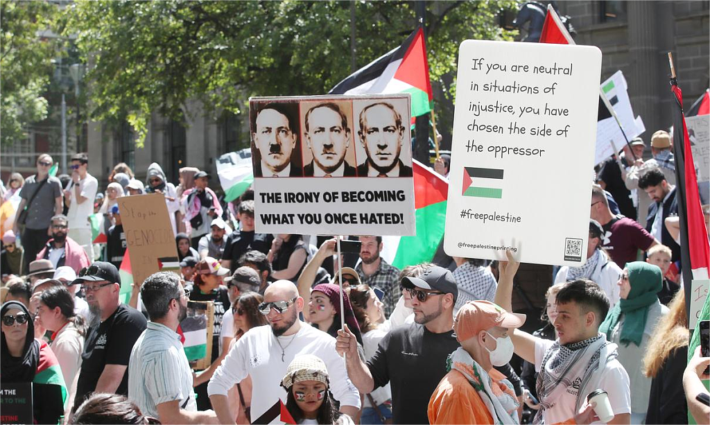 墨尔本爆发万人大游行！亲巴勒斯坦者持“攻击性标语牌”引愤怒，现场部署大量警力（视频/组图） - 3