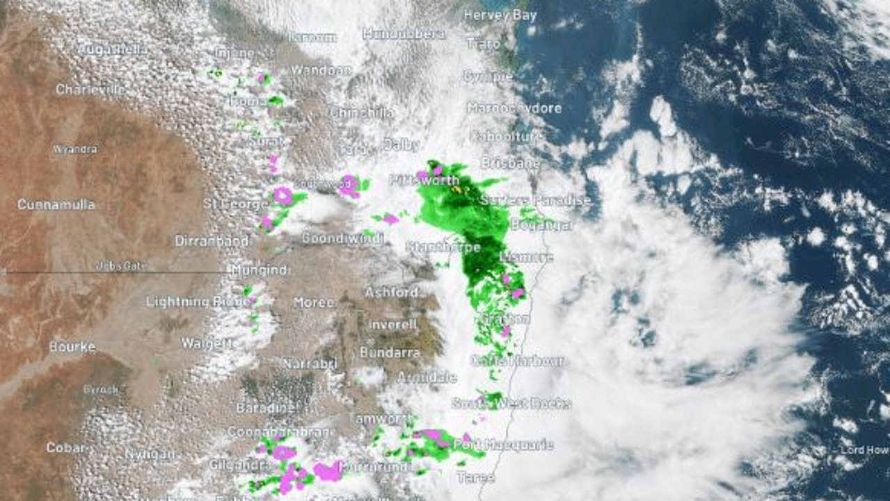 Rain over northern NSW and southern QLD on Friday about 4pm. Picture: WeatherZone