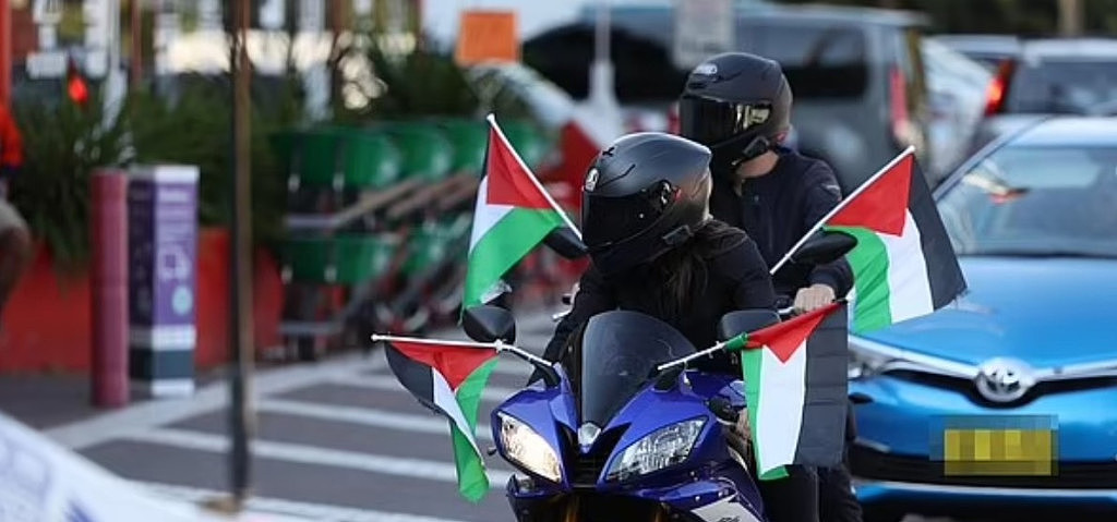 悉尼街头险些上演“巴以冲突”！巴勒斯坦支持者在犹太社区游行，双方发生对峙（组图） - 2
