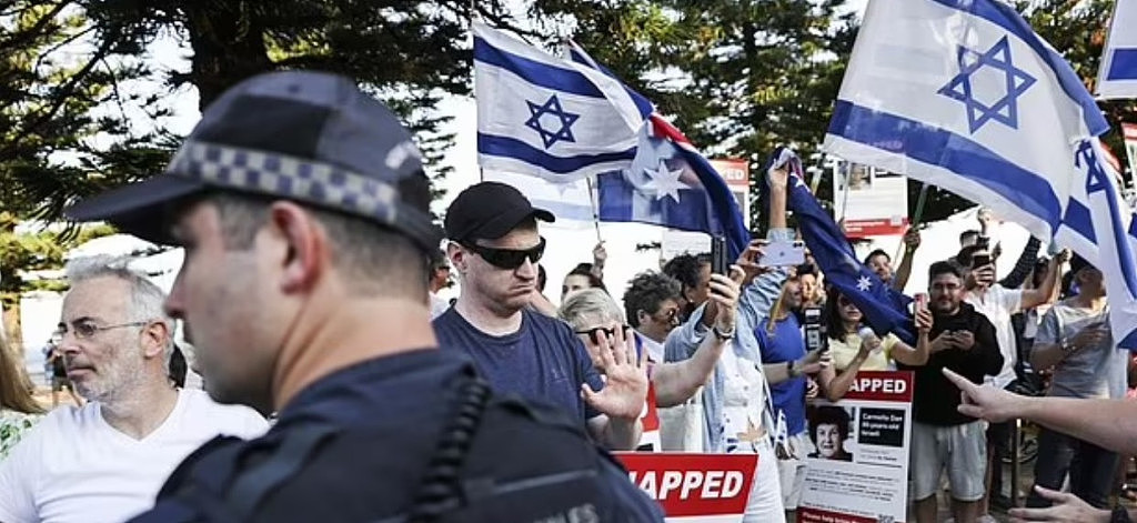 悉尼街头险些上演“巴以冲突”！巴勒斯坦支持者在犹太社区游行，双方发生对峙（组图） - 5