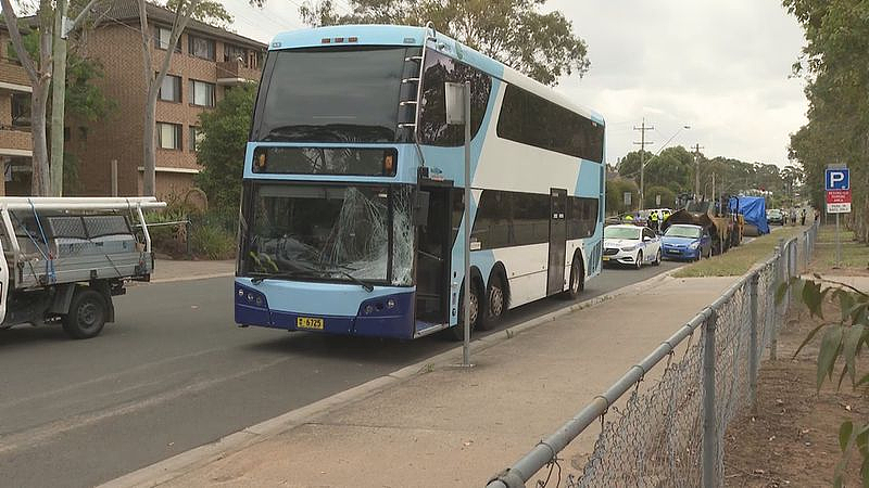 悲剧！悉尼63岁男子被巴士撞倒，当场死亡，车头严重受损（组图） - 2