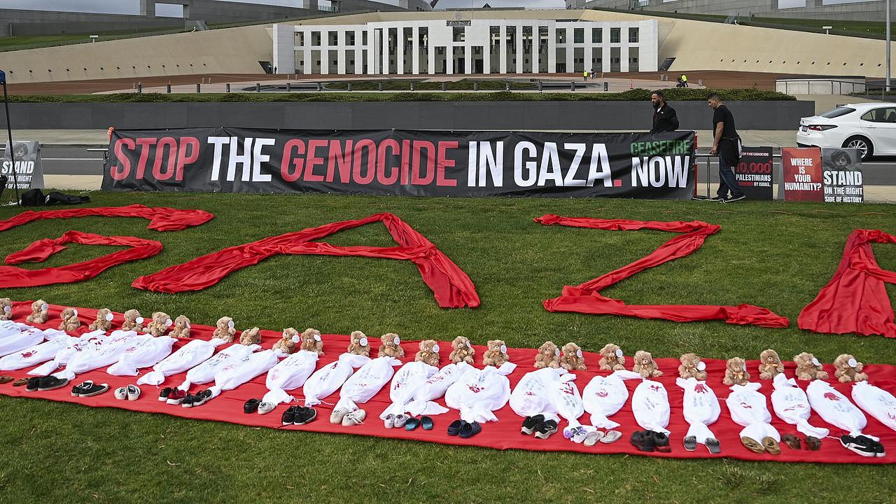 White cloths were laid out on the front lawns of Parliament House to represent children killed in Gaza. Picture: NCA NewsWire / Martin Ollman