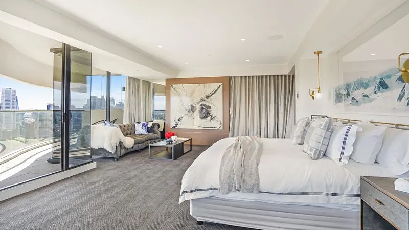 悉尼顶层公寓挂牌，要价$3200万！可360度欣赏海港美景，坐拥8车车库（组图） - 2