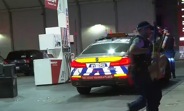 悉尼加油站发生冲突！犹太男子遭4名手持巴勒斯坦国旗青少年威胁，后视镜被砸（视频/组图） - 8