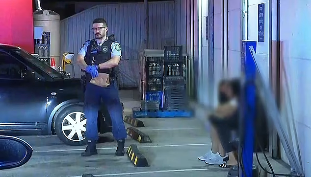 悉尼加油站发生冲突！犹太男子遭4名手持巴勒斯坦国旗青少年威胁，后视镜被砸（视频/组图） - 9