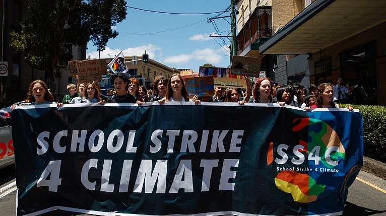 澳多地爆发抗议游行！数千学生罢课走上街头，呼吁政府应对气候变化（组图） - 2