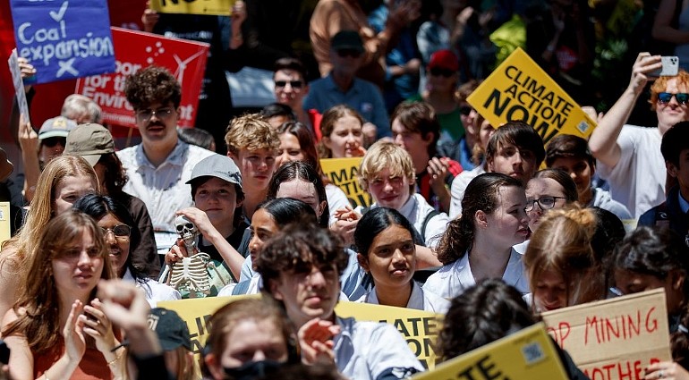 澳多地爆发抗议游行！数千学生罢课走上街头，呼吁政府应对气候变化（组图） - 8