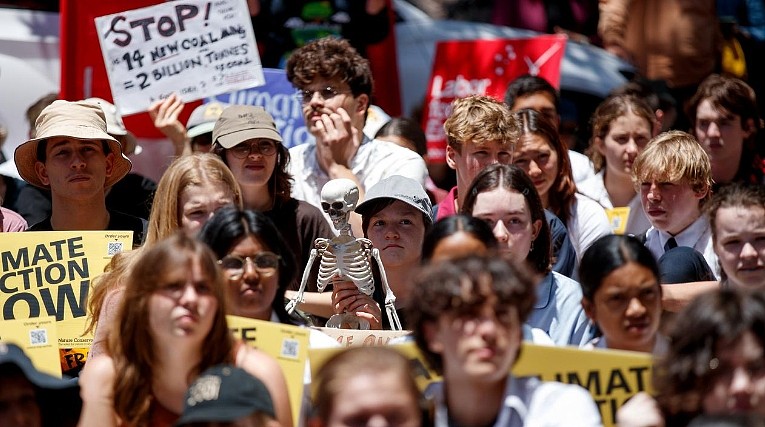 澳多地爆发抗议游行！数千学生罢课走上街头，呼吁政府应对气候变化（组图） - 9