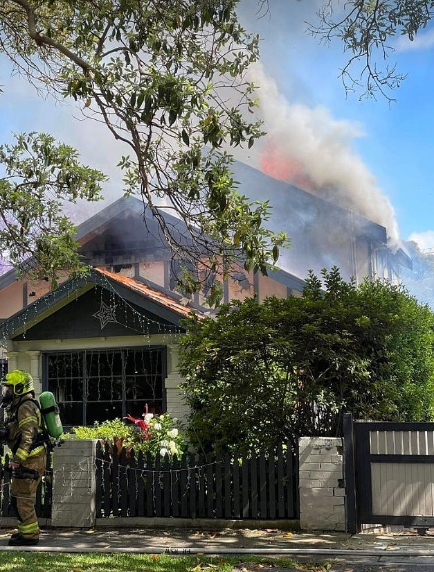 悉尼民宅发生大火！40名消防员紧急出动，一人下落不明（组图） - 4
