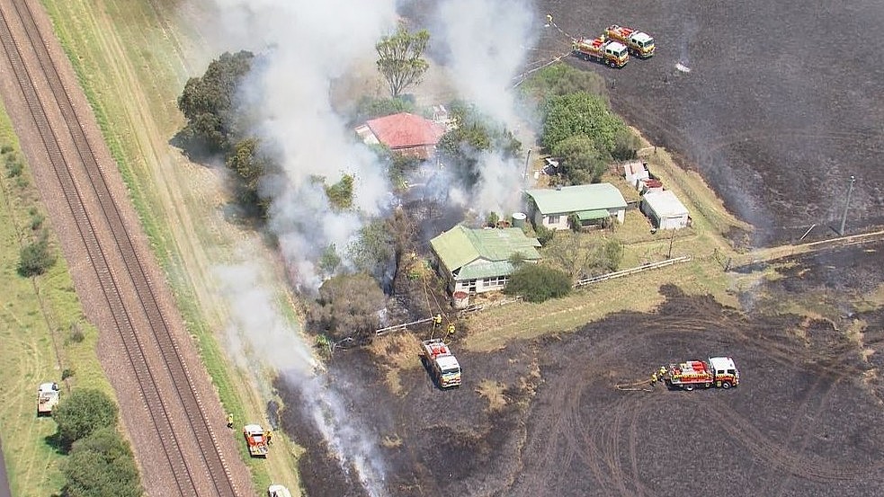 悉尼多地发生草场大火！房屋被浓烟包围，灭火飞机紧急出动（组图） - 3