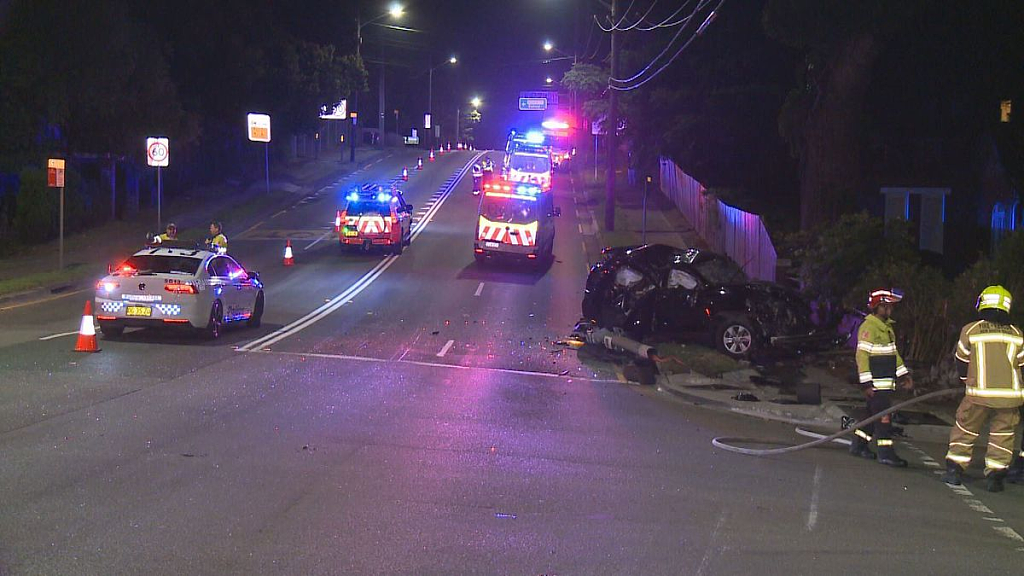 悉尼华人区发生严重车祸！小车撞上电线杆，4人紧急送医，道路关闭致交通延误（组图） - 3