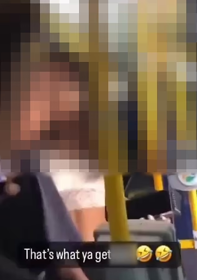 视频曝光！澳女孩车站遭2人暴力殴打，摔倒在地双臂护头，路人看呆（视频/组图） - 2