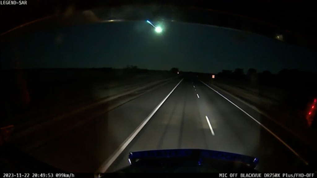 西澳夜空划过亮绿色流星，大批民众目击（视频/图） - 2
