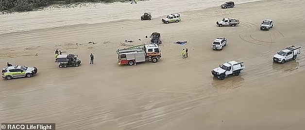 汽车在澳洲海滩侧翻！连续翻滚几次致1死4伤，救援直升机紧急出动（组图） - 2