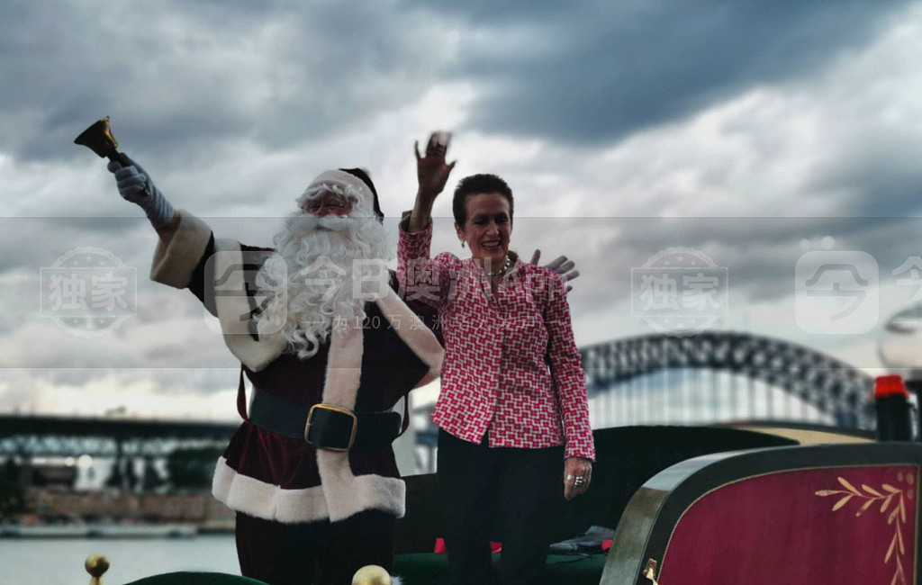 圣诞老人来啦！悉尼马丁广场圣诞树亮灯，市长“雪橇巡游”，数千人冒雨齐倒数（视频/组图） - 2