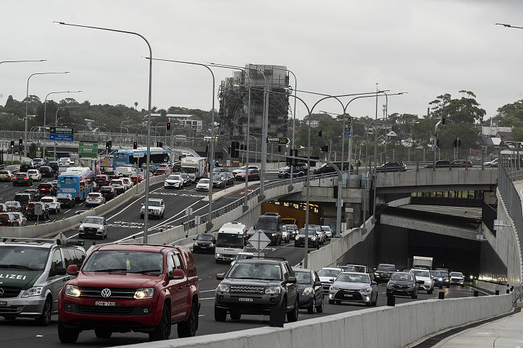 悉尼道路变身停车场！新立交桥通车反成司机噩梦，交通部长警告：堵车至少再持续一周（组图） - 2