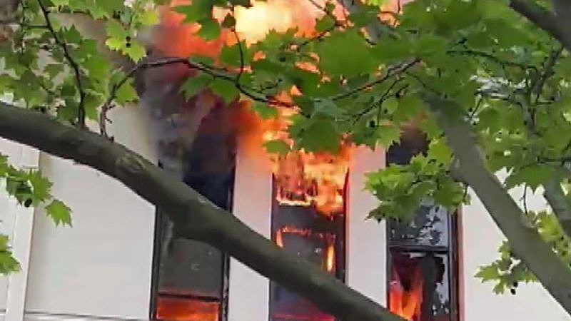 悉尼公寓楼爆炸起火，上百居民紧急疏散！3名外卖小哥受伤送医，火灾原因是…（视频/组图） - 3