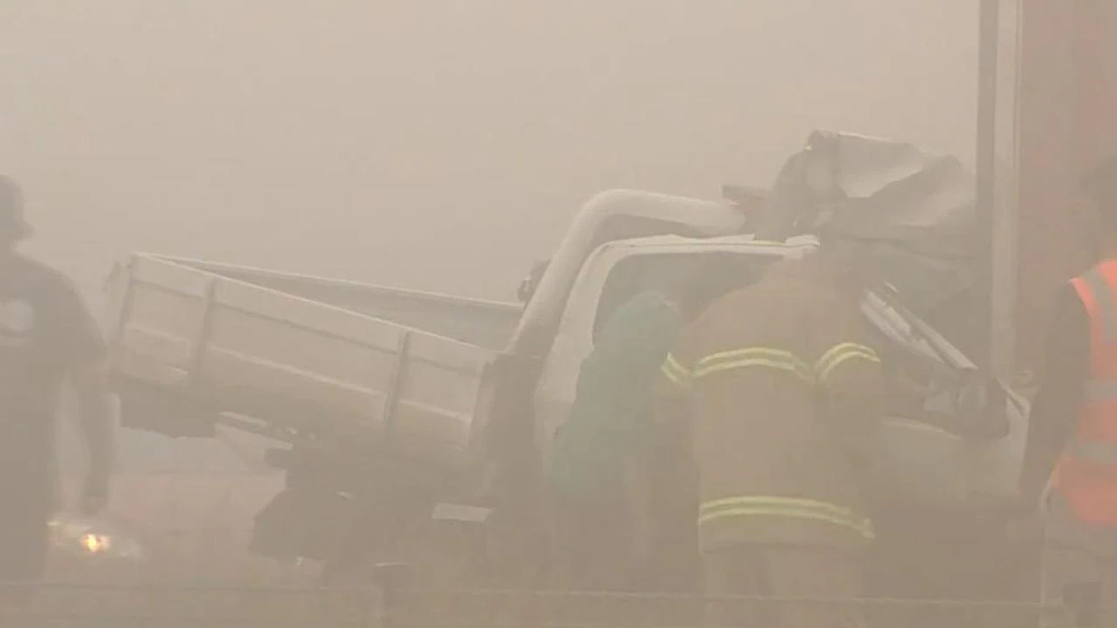 墨尔本西部大雾引发重大车祸！超20辆车受损，至少20人受伤，车道关闭交通严重延误（组图） - 1