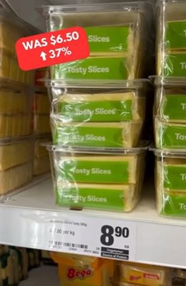 美味奶酪片的价格从 6.50 美元飙升至 8.90 美元。 图片：TikTok/@supermarket.swap