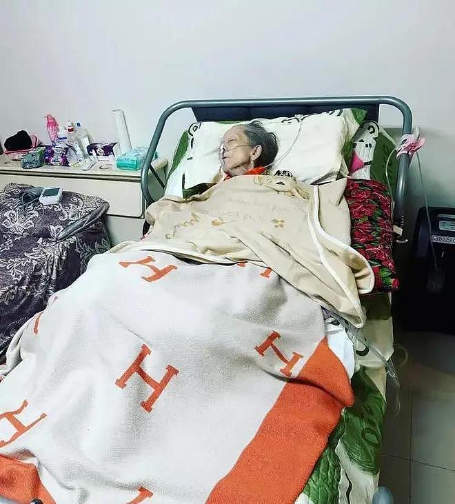 范玮琪75岁母亲因病去世，晚年深受病痛折磨，范爸爸离世刚满一年（视频/组图） - 5